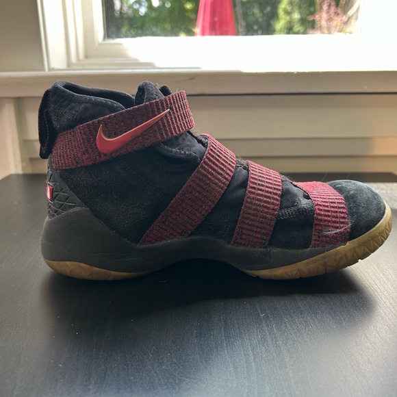 Kids’ LeBron Soldier 11 “Red Stardust” - Picture 4 of 5
